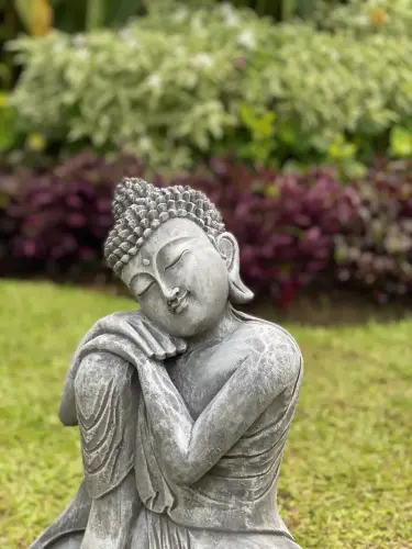 Artikelbild des Artikels “Vivit - Buddha entspannt - rechtes Knie hoch, 45 cm H | Steinguss “